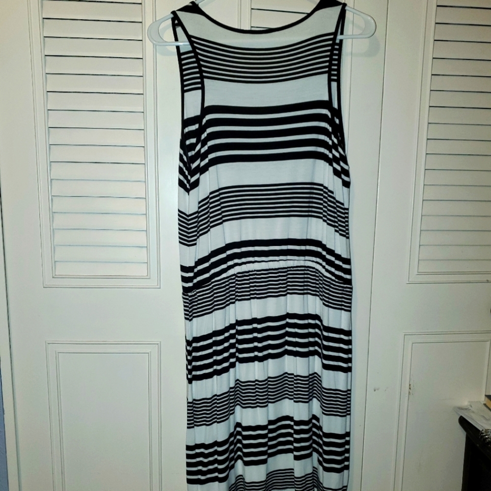 Black and white sun dress,